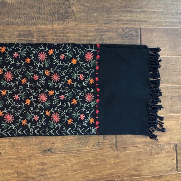 Kashmiri Crewel Emroidered Wool Wrap Shawl - Picture 4 of 4